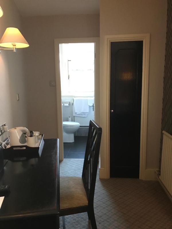 Single Room image 3