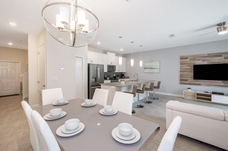 4BR Town House with Pool 4809AM - image 19