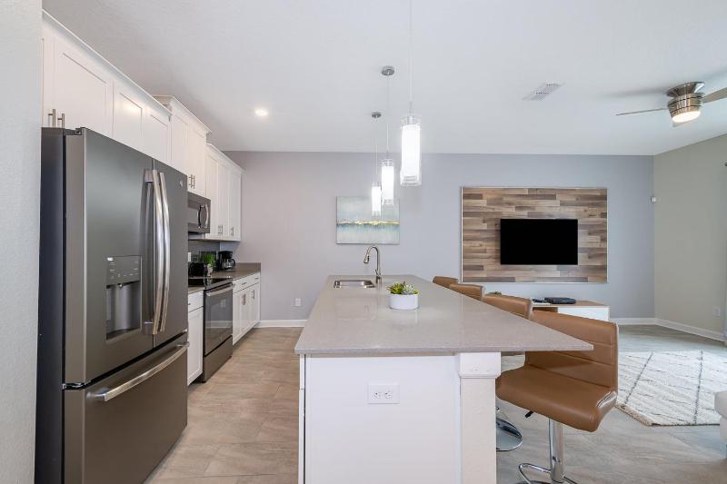 4BR Town House with Pool 4809AM - image 15