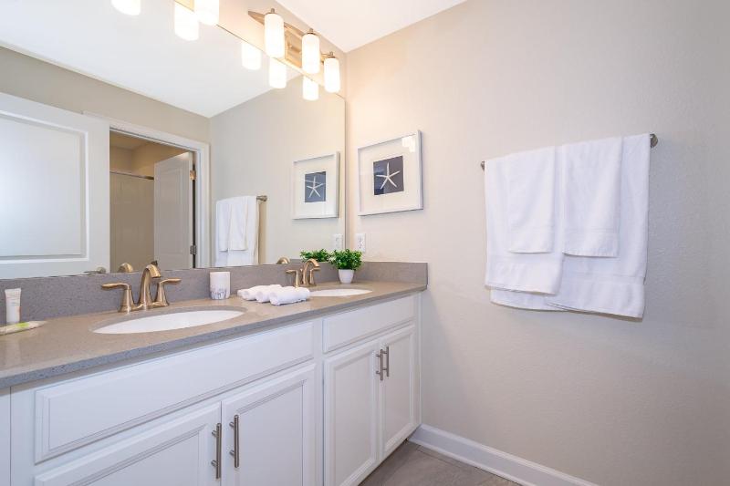 4BR Town House with Pool 4809AM - image 4