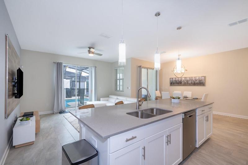 4BR Town House with Pool 4809AM - image 16