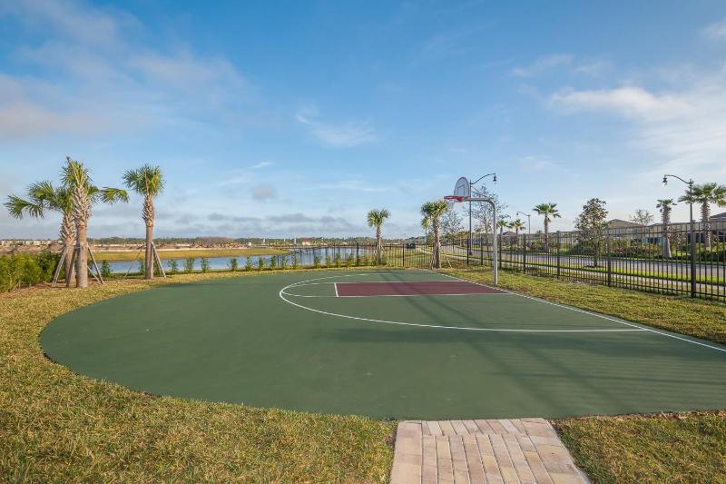4BR Town House with Pool 4809AM - image 14