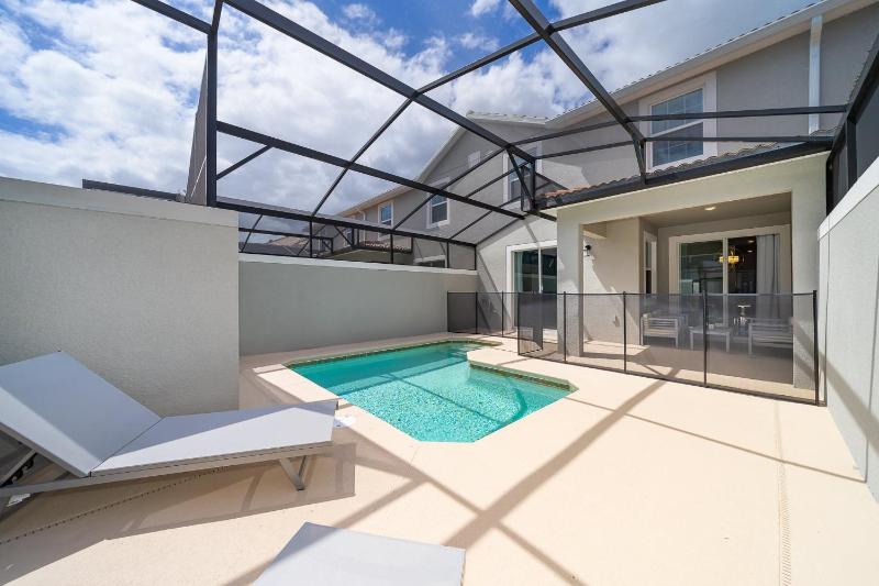 4BR Town House with Pool 4816LN - image 22