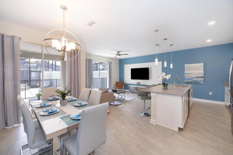 4BR Town House with Pool 4816LN - image 8