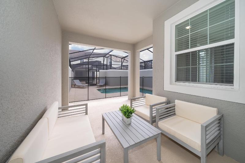 4BR Town House with Pool 4816LN - image 12