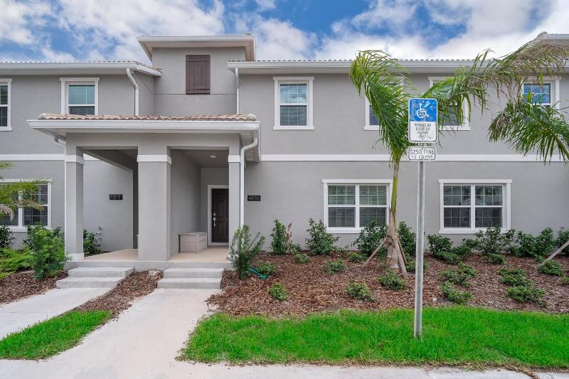 4BR Town House with Pool 4816LN - image 11