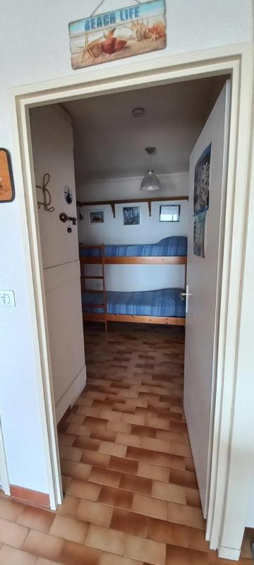 Bright 26 m with pool and sea view - image 6
