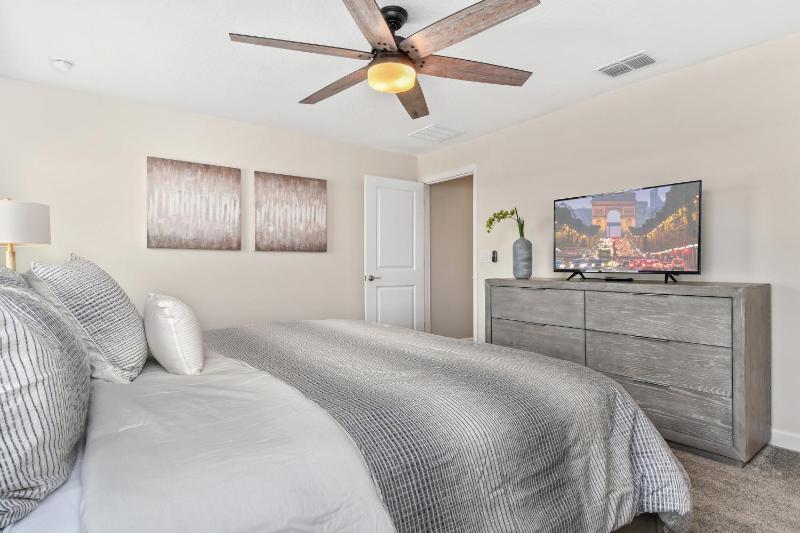 4BR Town House with Pool 4817CO - image 5