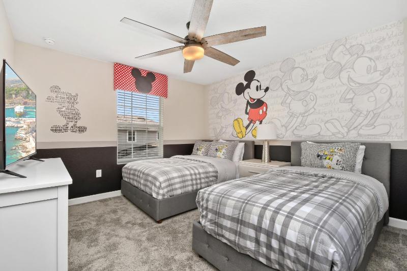 4BR Town House with Pool 4817CO - image 15