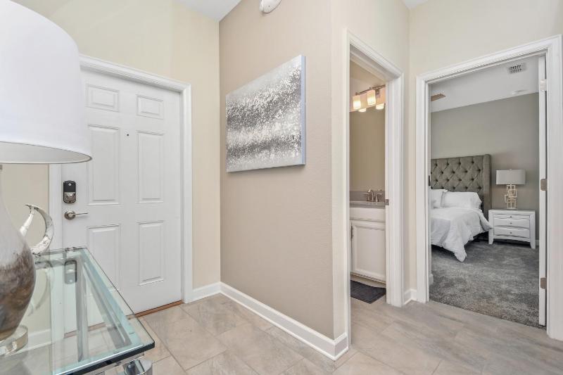 4BR Town House with Pool 4817CO - image 9