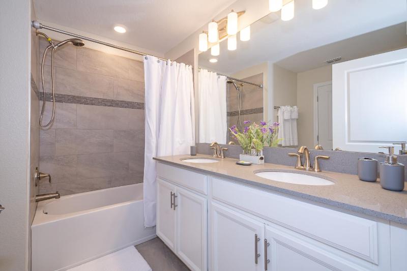 4BR Town House with Pool 4819JA - image 15