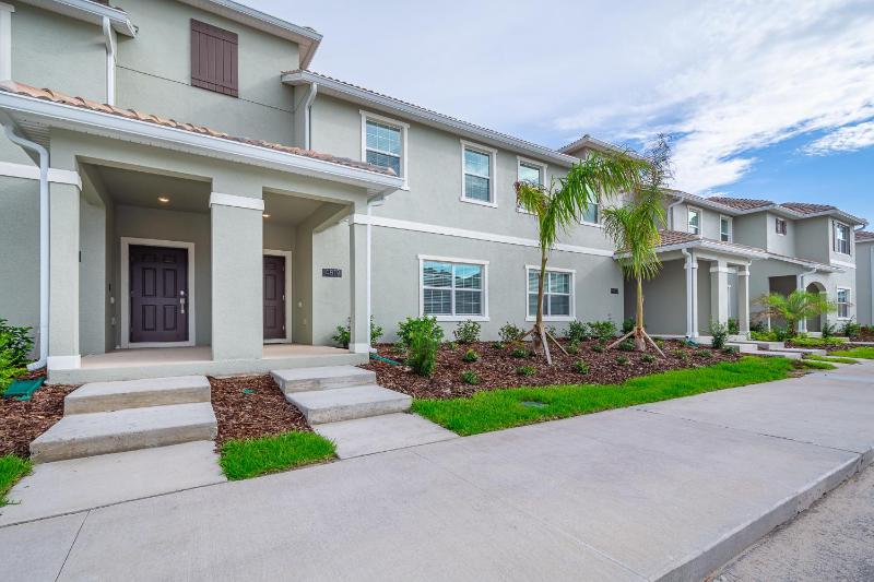 4BR Town House with Pool 4819JA - image 9