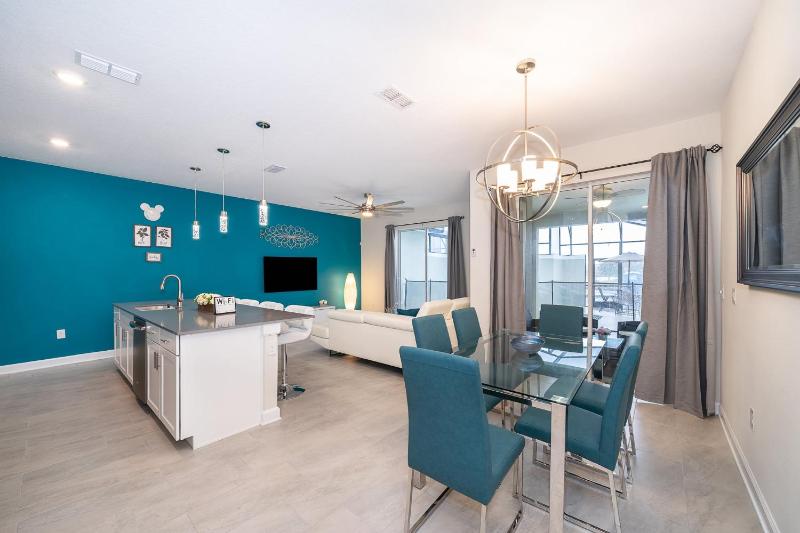 4BR Town House with Pool 4830FA - image 1