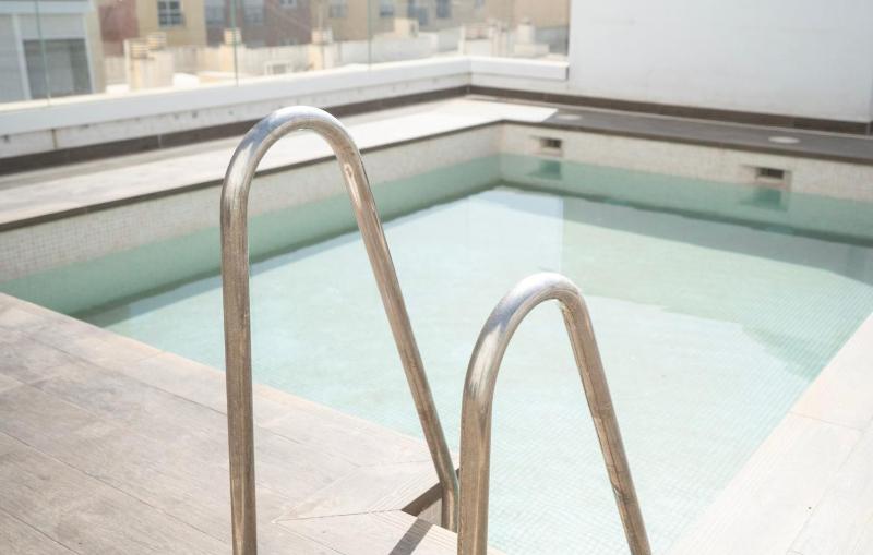 Stylish City-Centre Apartment with Private Terrace Pool & Parking - image 11