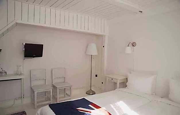 Twin Room image 4