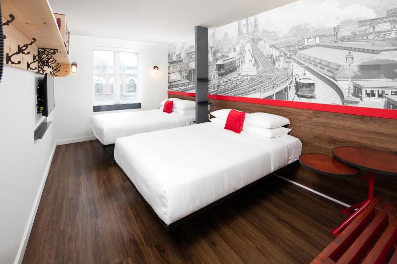 Queen Room with Two Queen Beds image 3