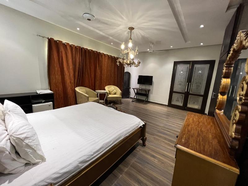 brick hotel & luxury suites - image 5