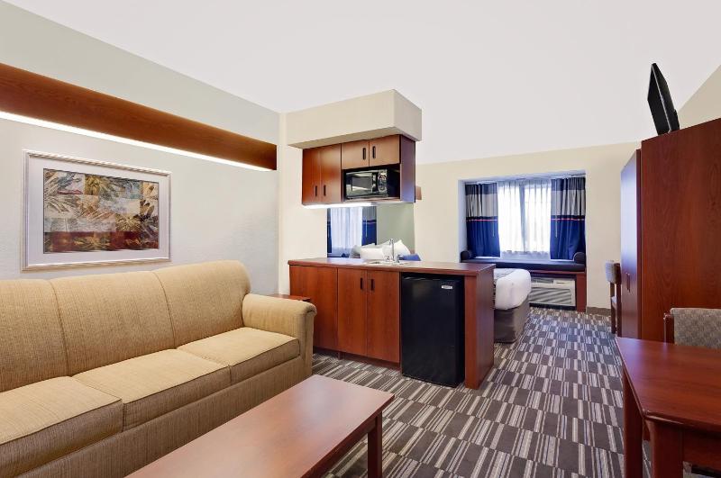Queen Studio Suite, Non-Smoking  image 3