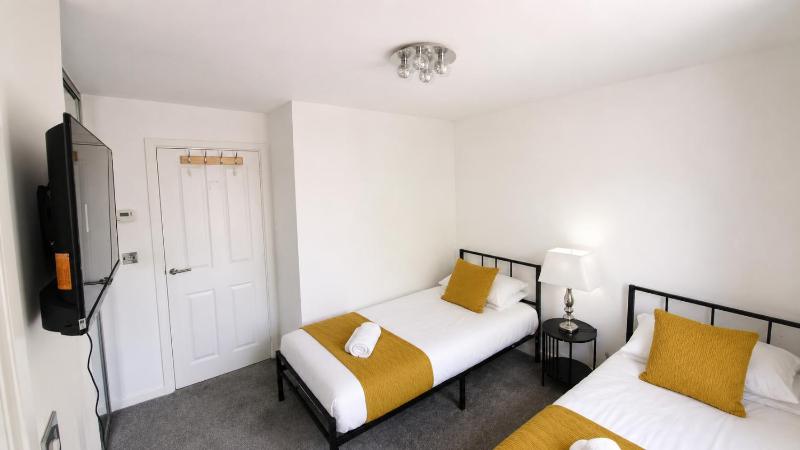 Cheltenham Corporate House| Spa Stn 3 min| Parking - image 12