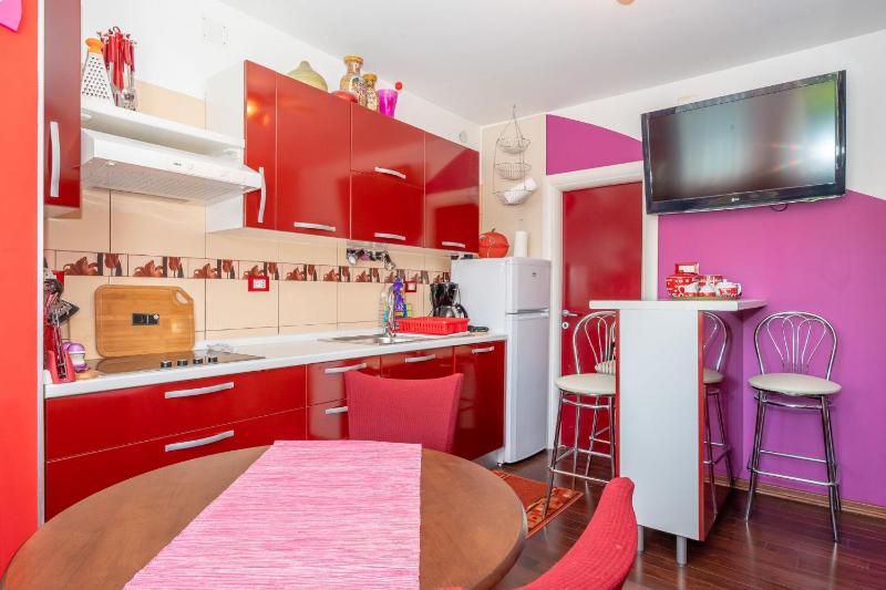 Apartment Near City Center - image 2
