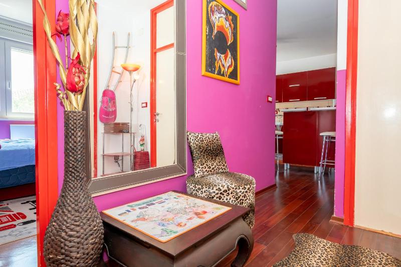 Apartment Near City Center - image 3