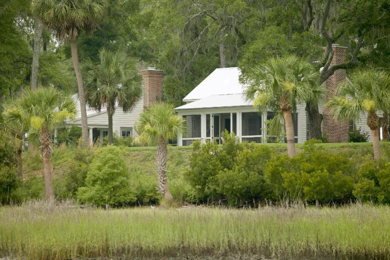 Cottage with River View image 4