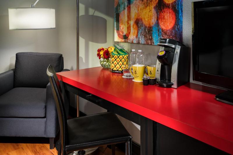Staypineapple Hotel FIVE Downtown Seattle - image 15