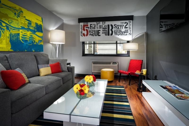Staypineapple Hotel FIVE Downtown Seattle - image 8