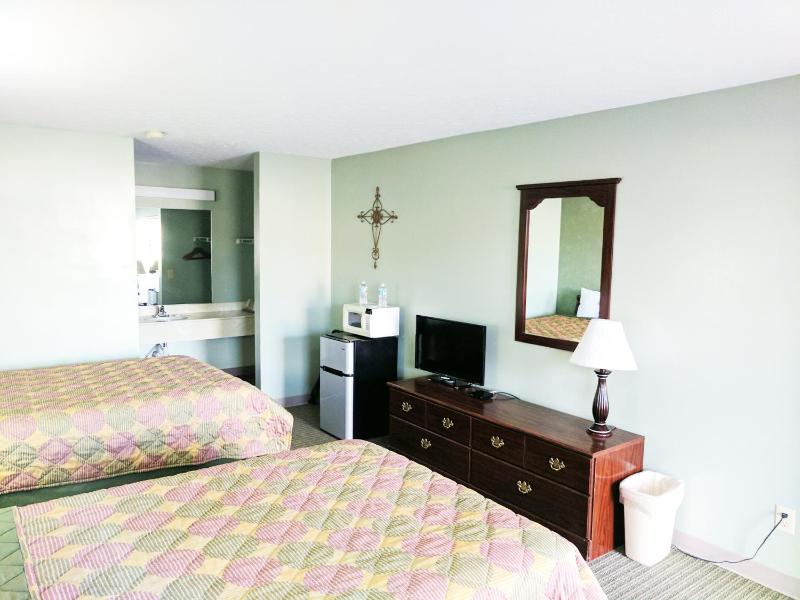Standard Double Room image 4