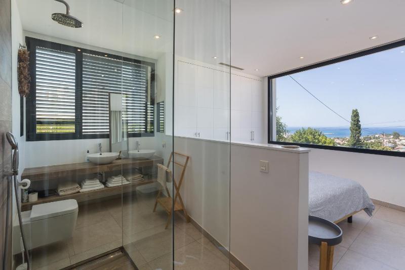 Lujosa villa ultramoderna - image 12