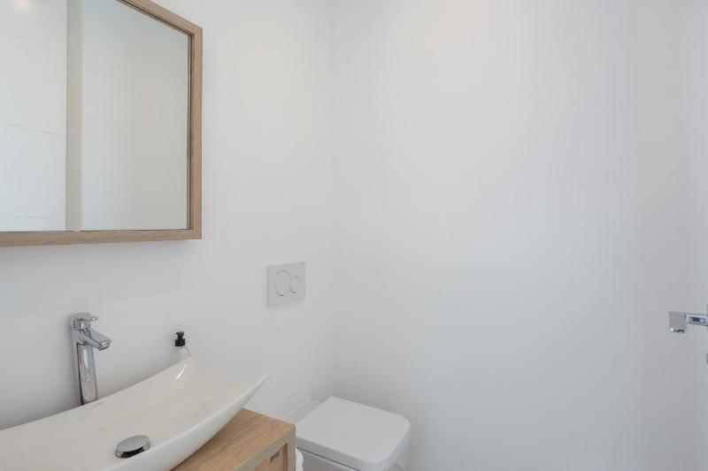 Lujosa villa ultramoderna - image 10