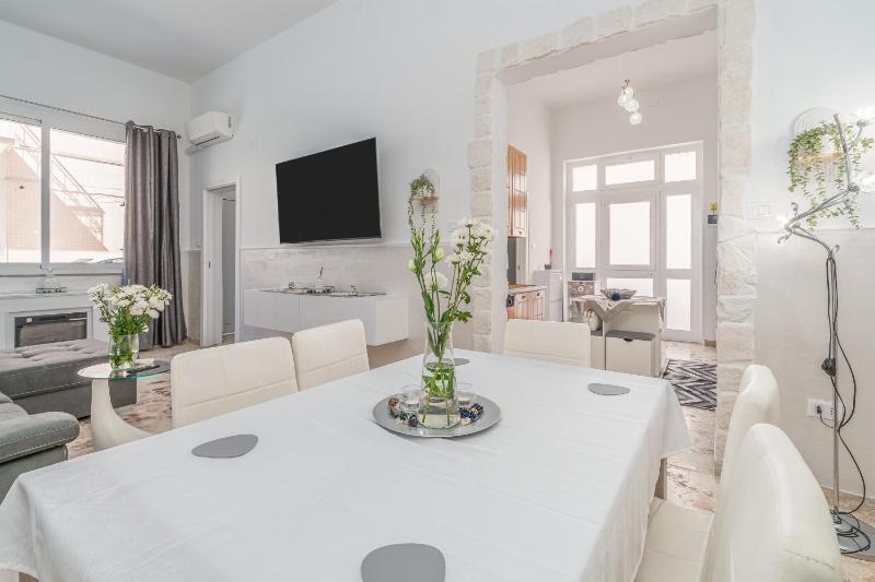 Avola Center Home - image 6