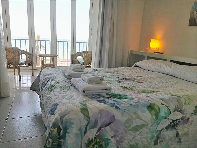Dona Lola Sandra - Frontline beach house with full sea views within a short drive to Marbella - Costa del sol CS108 - image 21