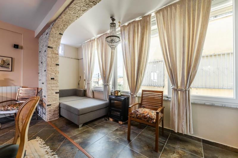 Charming 1BR Apartment in Shkodër City Center - image 9