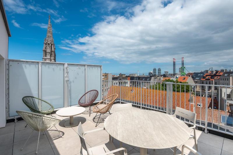 Seaside Oostende Apartment with Large Sunny Terrace - image 2