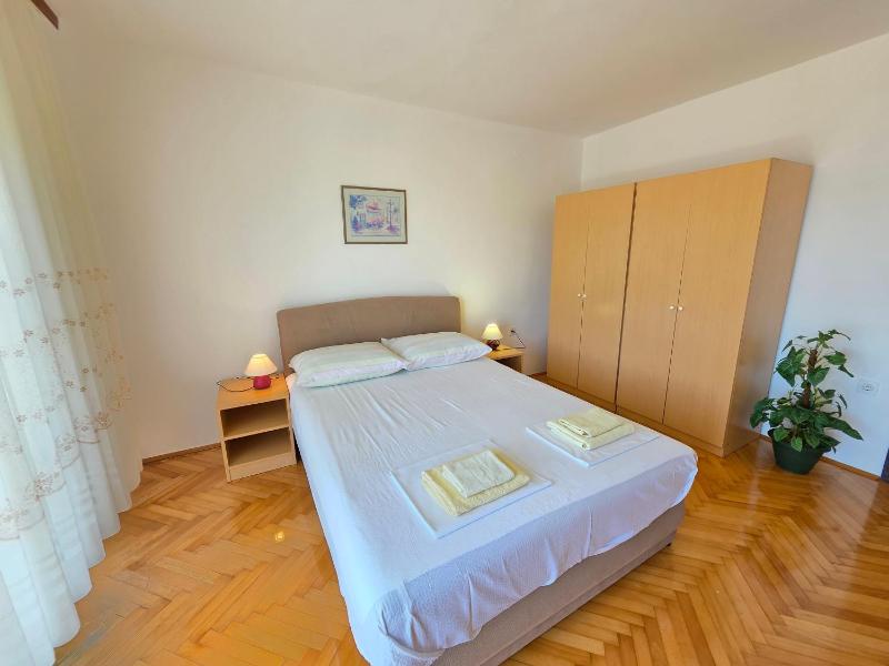 BED Apartment with 3 bedrooms and balcony - image 12