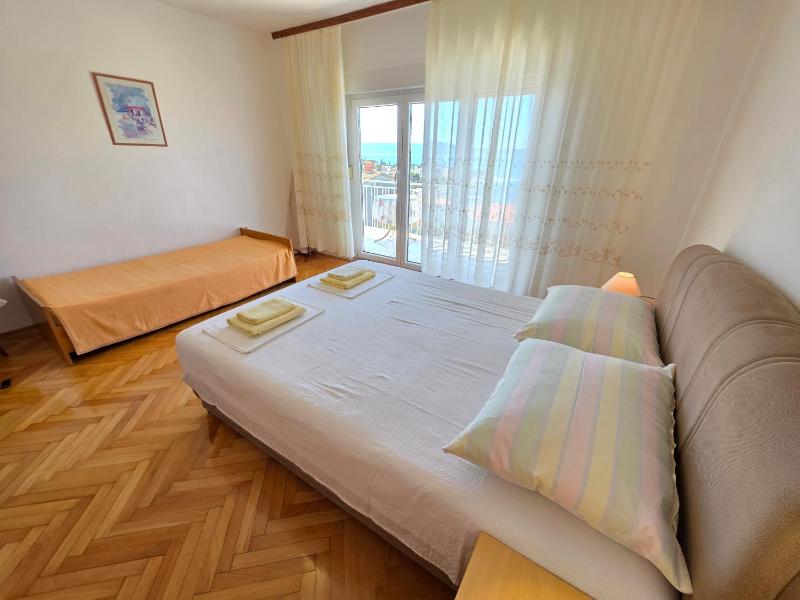 BED Apartment with 3 bedrooms and balcony - image 21