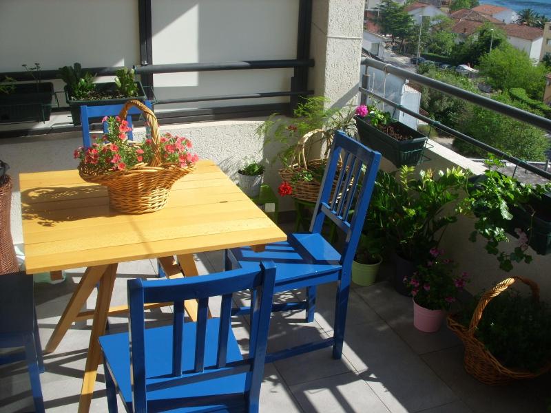 One-Bedroom Apartment with Shared Terrace image 4