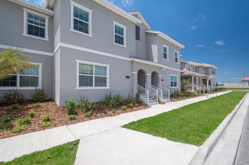 4BR Town House with Pool 4909NF - image 16