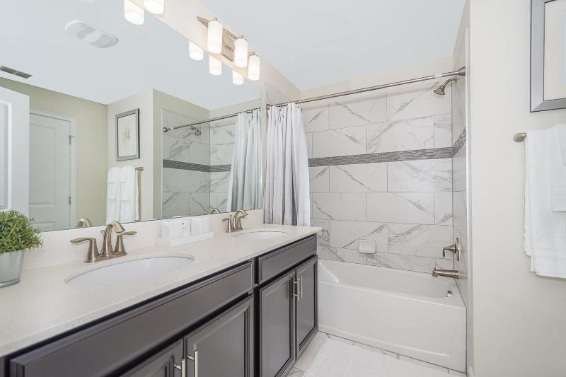 4BR Town House with Pool 4909NF - image 8