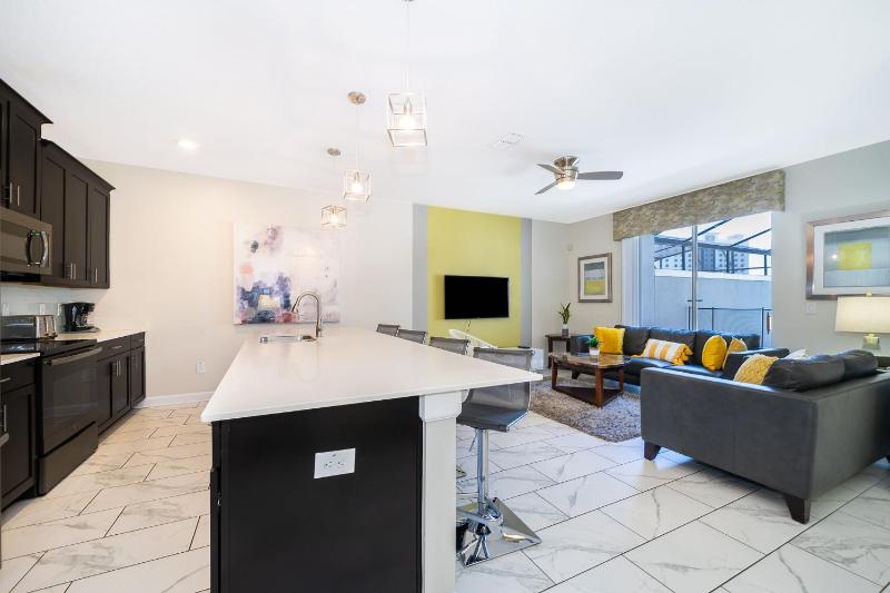 4BR Town House with Pool 4909NF - image 7