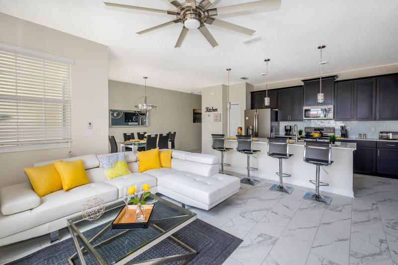 4BR Town House with Pool 4929GC - image 13