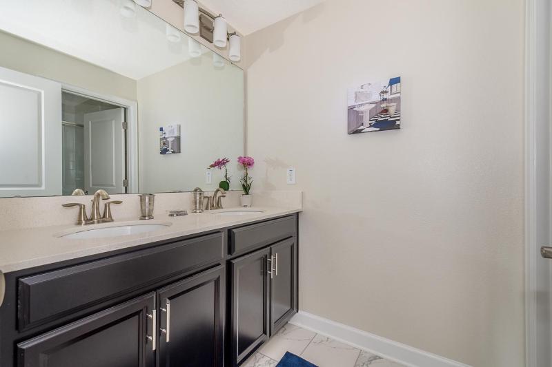 4BR Town House with Pool 4929GC - image 9