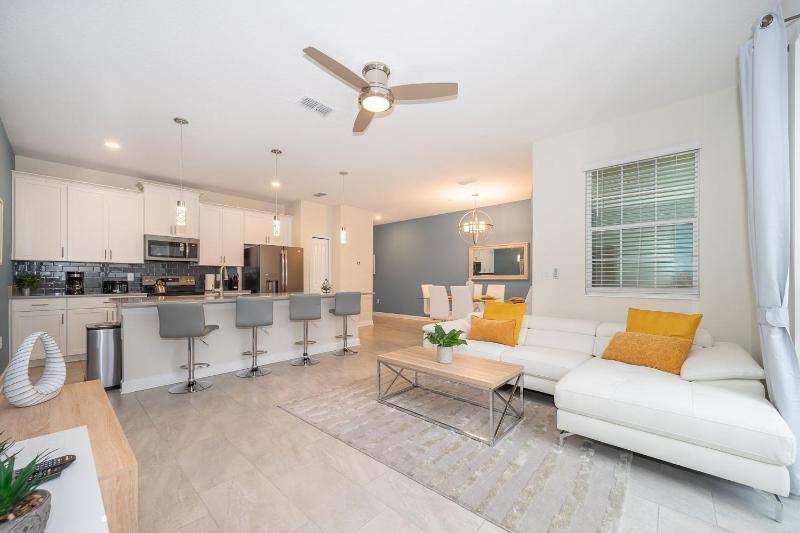 4BR Town House with Pool 5013MO - image 1