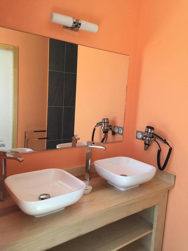 Deluxe Double Room image 3