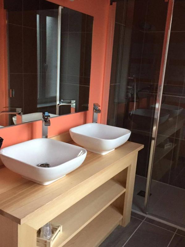 Double Room with Private External Shower and Toilet image 3