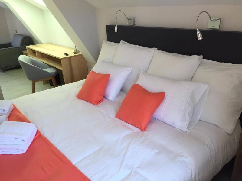 Suite with Spa Bath image 1