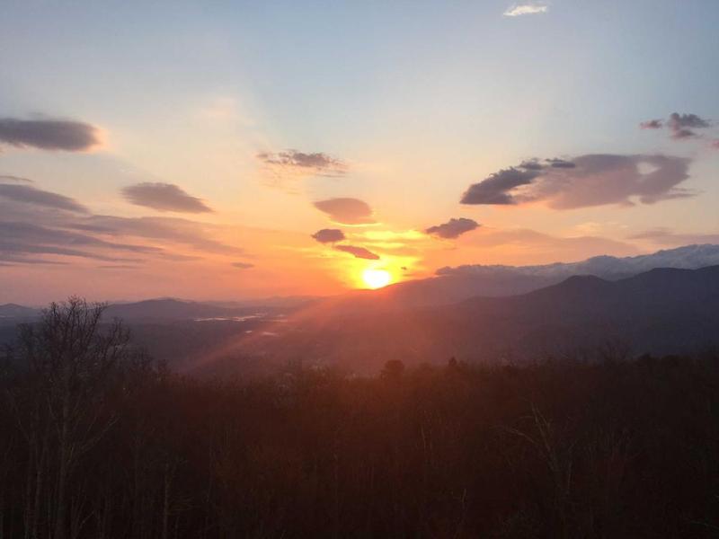 Sunrise Above Ober Hot Tub and Two Decks - image 43