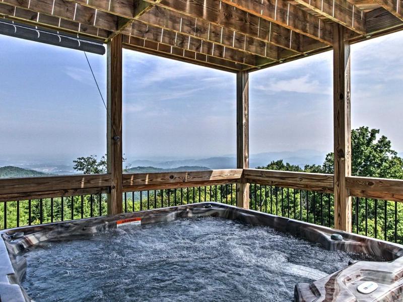 Sunrise Above Ober Hot Tub and Two Decks - image 24