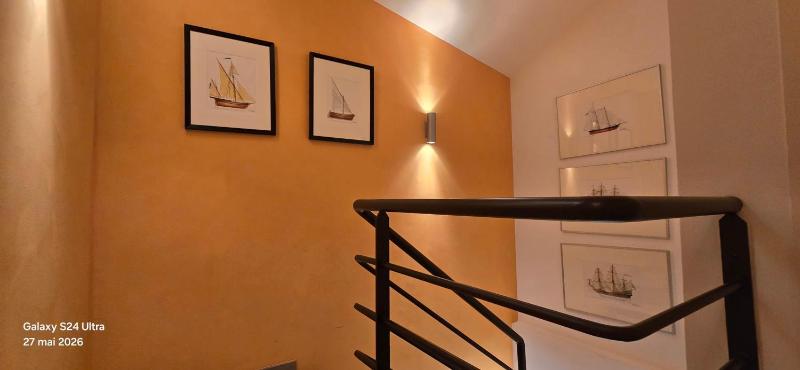 Chic duplex in Saint-Tropez with parking - image 10